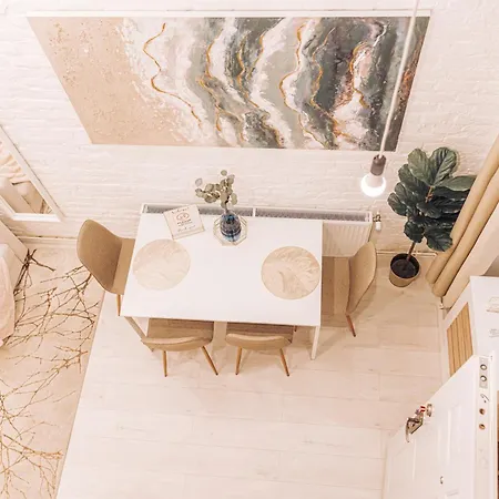 Stylish At Ruin Pub District Apartment