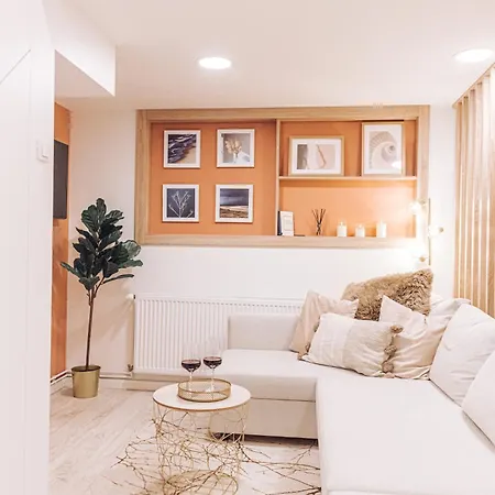 Apartment Stylish At Ruin Pub District *