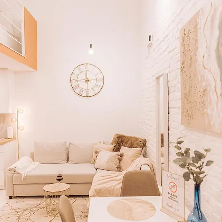 Apartment Stylish At Ruin Pub District