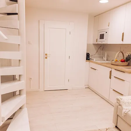 Apartment Stylish At Ruin Pub District *